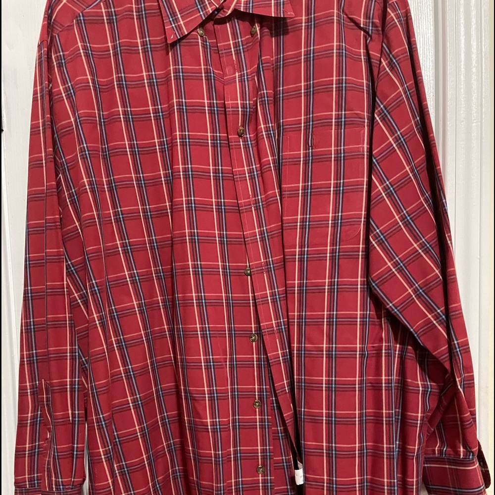 Men’s Casual Shirt by Roundtree & Yorke.